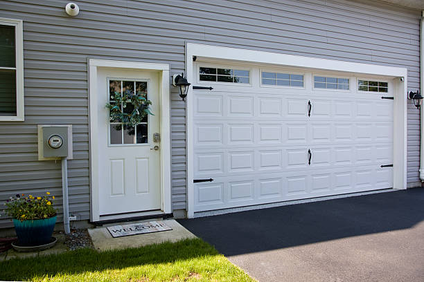 24/7 Emergency Garage Door Panel Replacement experts in Easton, CA